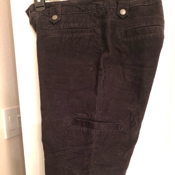Eddie Bauer stretch corduroy cargo pants, women’s size 8, black. NWOT - Picture 4 of 8
